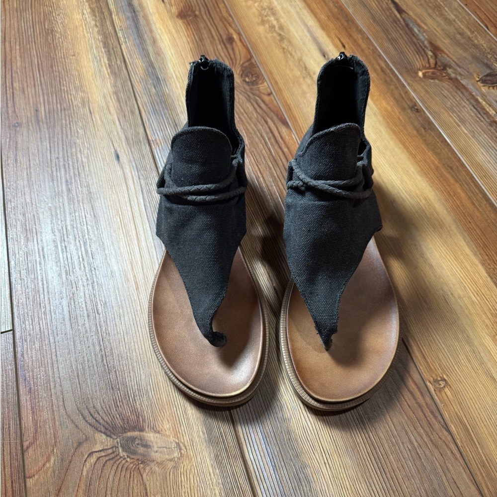 Very G black sandals